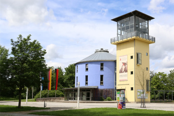 Gebäude des Campus Neumarkt mit Schauturm